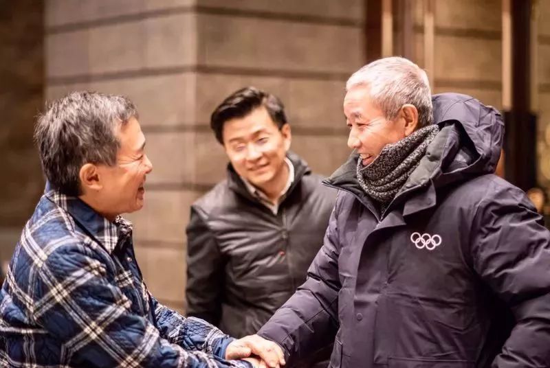 国际奥委会副主席、北京冬奥组委副主席于再清与“为奥运喝彩”艺术写生团到访云顶 开展“我画冬奥”采风写生活动